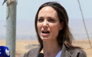 Kunjungi Para Penduduk Irak Secara Langsung, Angelina Jolie Menangis