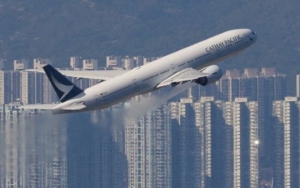 Dinilai Tak Efektif, Hong Kong Tangguhkan Larangan Penerbangan COVID-19