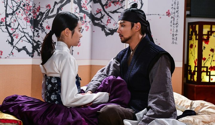 Romantisnya Yoon Shi Yoon-Ji Se Yeon Lakoni Adegan Ciuman di 'Grand Prince'