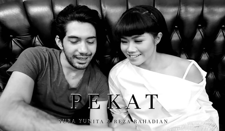 Usung Konsep Hitam-Putih, Reza Rahadian-Yura Yunita Rilis MV 'Pekat' 