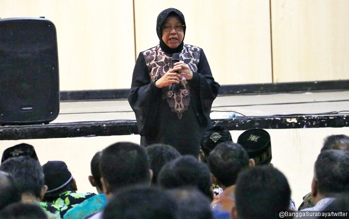 Wali Kota Risma Sujud Depan Takmir Masjid Hingga Menangis Soal Anak Korban Bom Surabaya