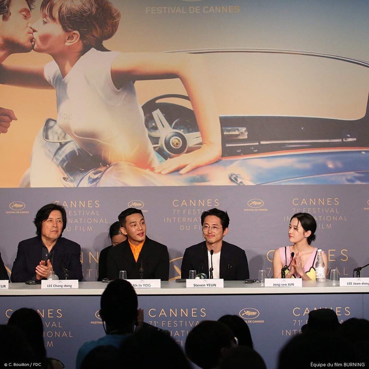 Steven Yeun cs dan Sutradara Lee Chang Dong di Jumpa Pers