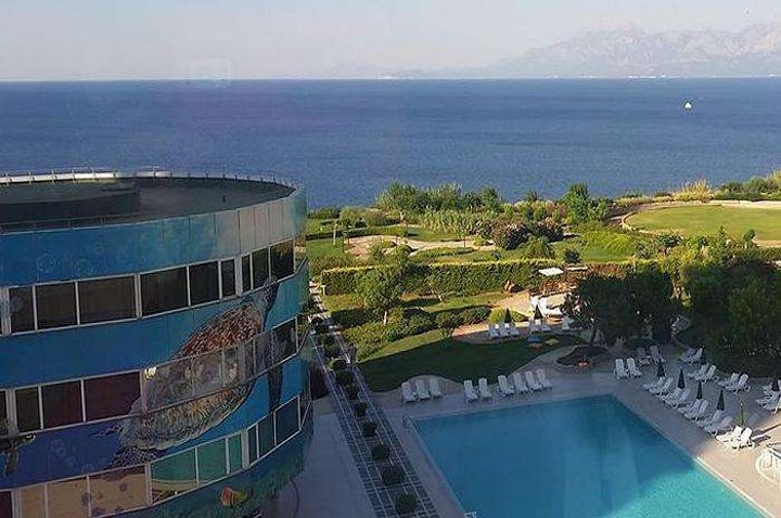 Hotel Marmara Antalya yang Dapat Berputar
