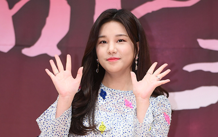 Solbin Minta Maaf Atas Sikapnya Pada Jin di 'Music Bank', Netter: Bukan Itu Masalahnya