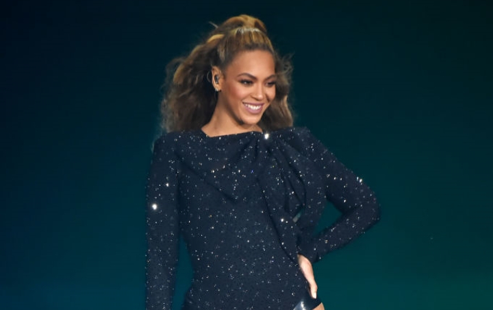 Alami Kesalahan Teknis di Atas Panggung, Beyonce Dievakuasi Menggunakan Tangga