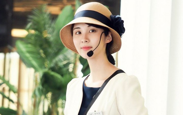 Syuting 'Time', Cantiknya Seohyun SNSD Pamer Kiriman Dukungan dari Fans