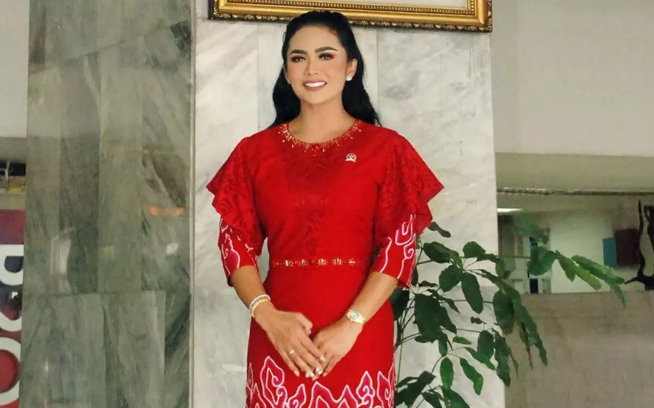 Kris Dayanti Tampil Elegan Rayakan Idul Adha Selera Fashion Sang Diva