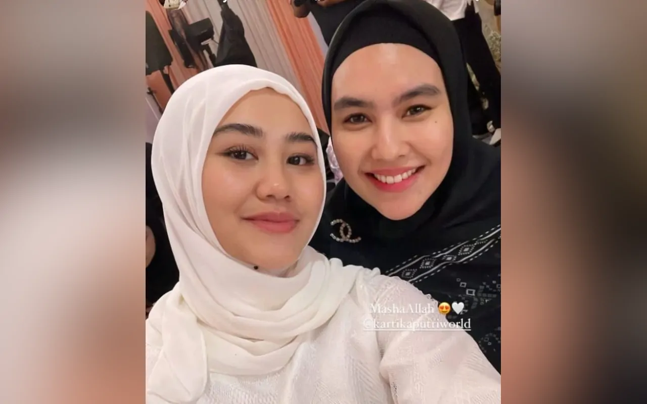 Bantu Rapikan Hijab, Kartika Putri Bocorkan Aaliyah Massaid Curhat Soal Taaruf