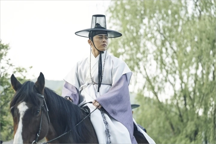 Jo Jung Suk Spill Relasinya dengan Shin Se Kyung di Drama \'Captivating the King\'