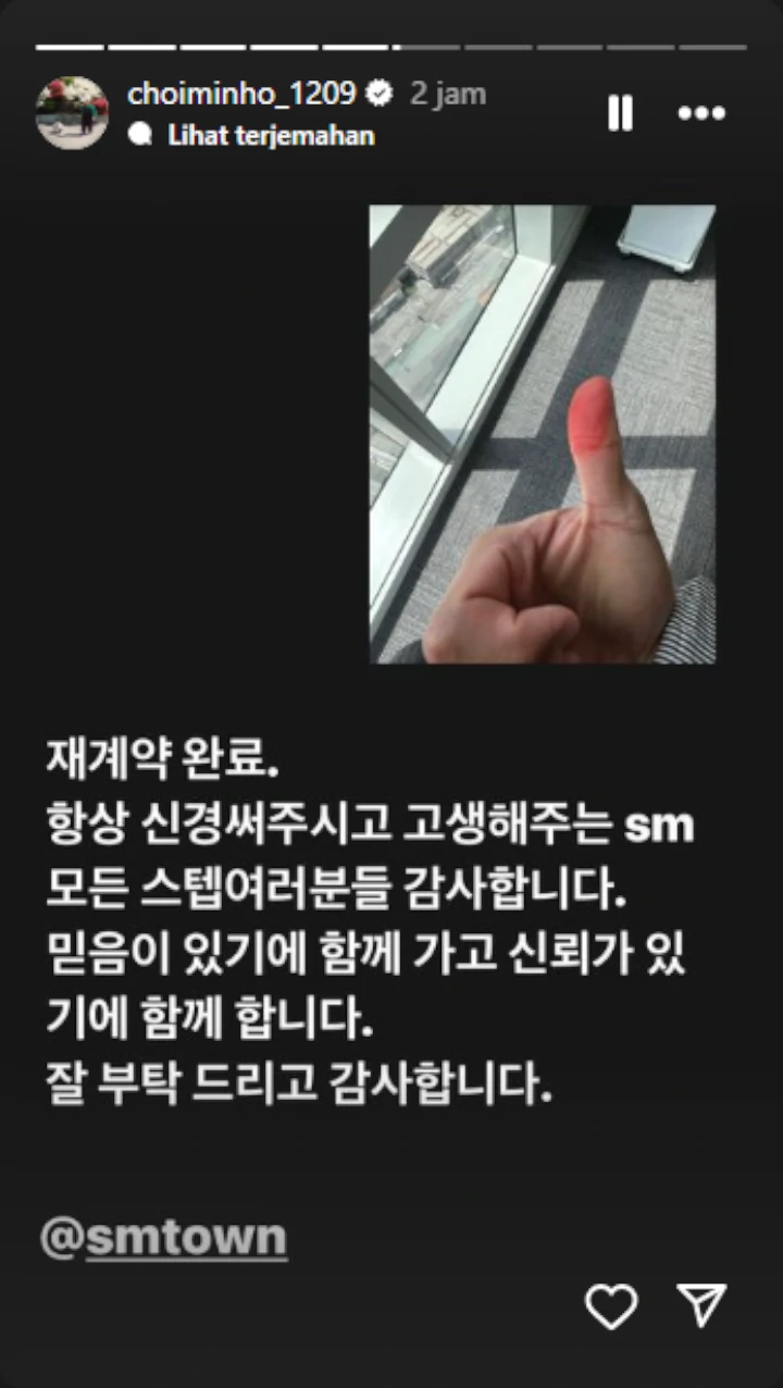 Minho SHINee Pamer Cap Jempol usai Perpanjang Kontrak dengan SM Entertainment