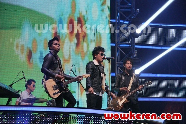 Gambar Foto Penampilan Armada di Grand Final Boy & Girl Band Indonesia Result Show