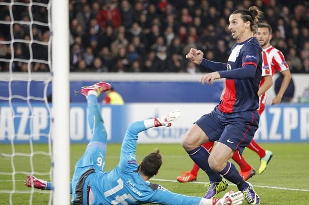 Gambar Foto Zlatan Ibrahimovic Saat Mencetak Gol untuk Paris Saint-Germain