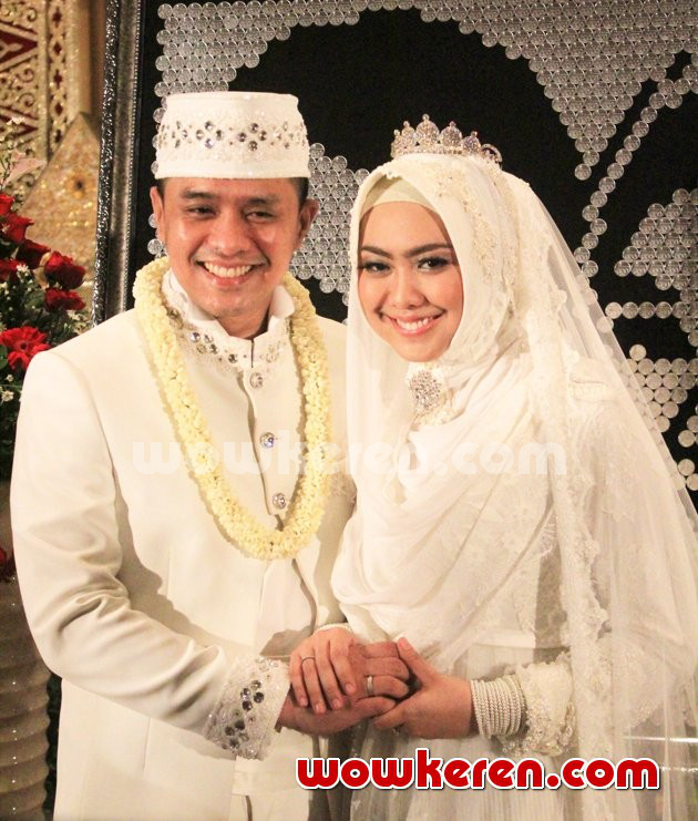 Foto Pernikahan Oki Setiana Dewi dan Ory Vitrio - Foto 100 dari 125