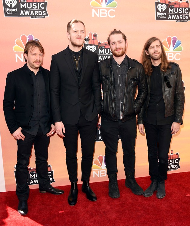 Gambar Foto Imagine Dragons di Red Carpet iHeartRadio Music Awards 2014