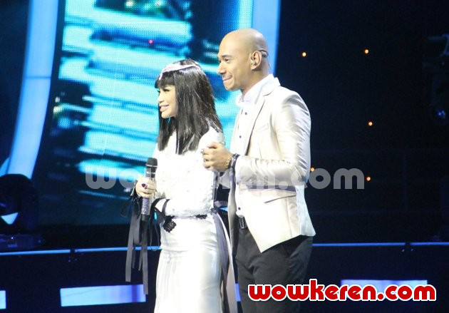 Gambar Foto Rossa dan Husein di Grand Final Indonesian Idol 2014