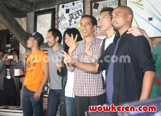 Gambar Foto Kedatangan Jokowi ke Gang Potlot