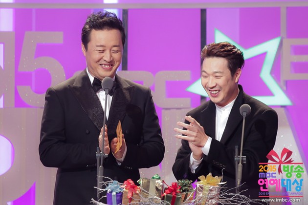 Gambar Foto Haha dan Jung Jun Ha di MBC Entertainment Awards 2015