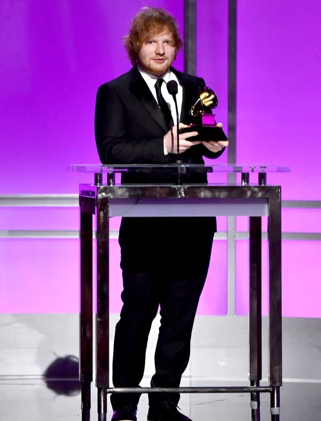Gambar Foto Ed Sheeran Raih Piala Song of the Year