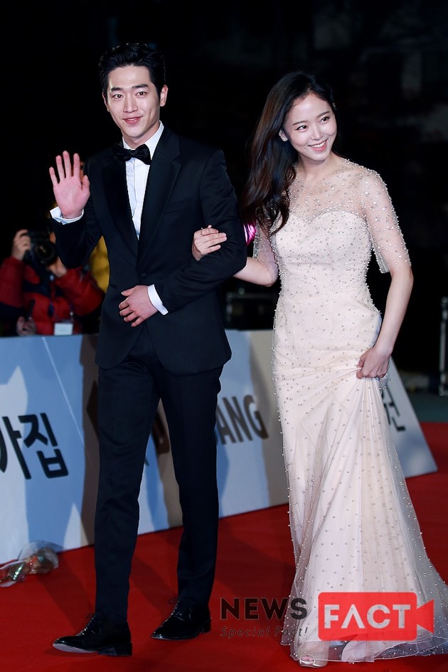 Gambar Foto Seo Kang Joon dan Kang Han Na Serasi di Red Carpet Blue Dragon Awards 2016