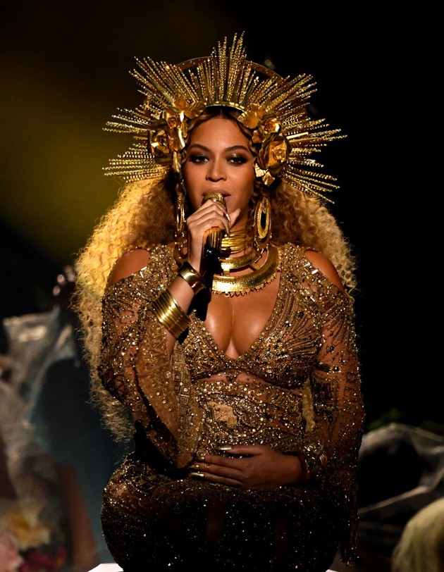 Gambar Foto Beyonce Knowles Tampil Bak Ratu Nyanyikan Lagu 'Love Drought' dan 'Sandcastles'