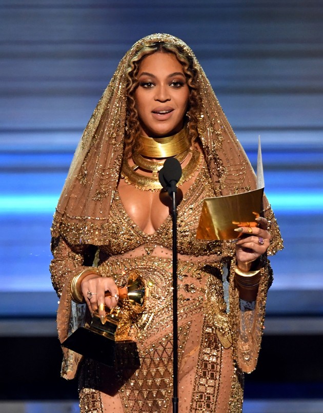 Gambar Foto Beyonce Knowles Raih Piala Best Urban Contemporary Album