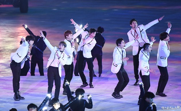 Gambar Foto EXO melanjutkan penampilan di penutupan Olimpiade Musim Dingin Pyeongchang 2018 dengan membawakan lagu 'Power'.