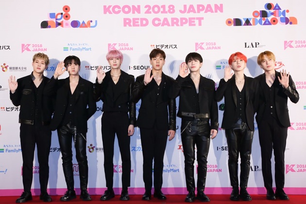 Gambar Foto Monsta X di Red Carpet KCON Jepang 2018