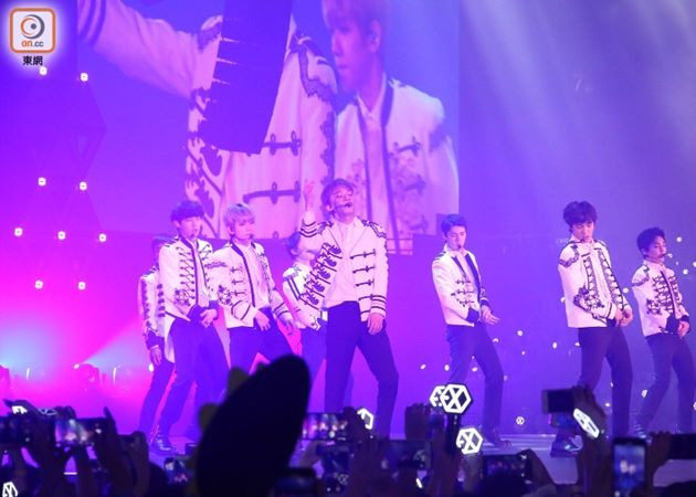 Gambar Foto Setelah merampungkan konser di Kuala Lumpur, EXO akan kembali menyapa para penggemar di Korea lewat konser encore.