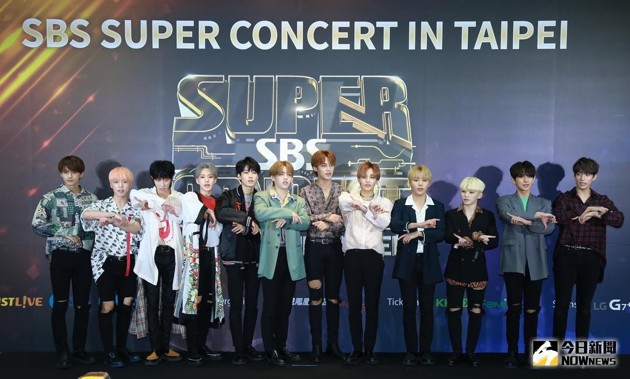 Gambar Foto Seventeen di Red Carpet SBS Super Concert di Taipei