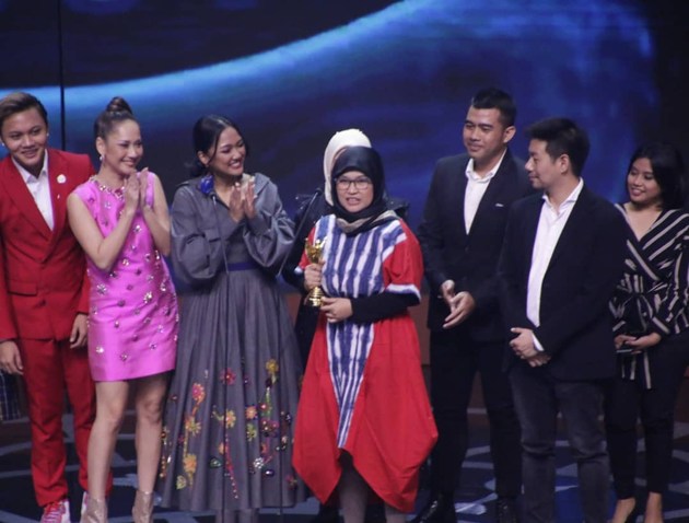 Gambar Foto 'Indonesian Idol' Terpilih Sebagai Pemenang Kategori 'Program Pencarian Bakat Terfavorit' di Panasonic Gobel Awards 2018
