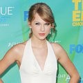Taylor Swift di Red Carpet Teen Choice Awards 2011
