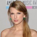 Taylor Swift di Red Carpet AMA 2011