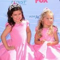 Rosie McClelland dan Sophia Brownlee Hadir di Teen Choice Awards 2012