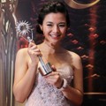 Eriska Rein Raih Piala Aktris Pendamping Paling Ngetop