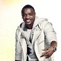Akon Menjadi Model H&M