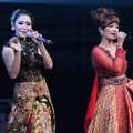 Duet Ira Swara dan Siti Badriah Meriahkan Indonesian Movie Awards 2014