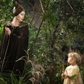 Angelina Jolie dan Vivienne Jolie-Pitt Sebagai Maleficent dan Aurora Kecil