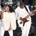 Kolaborasi Nicki Minaj dan Usher di MTV Video Music Awards 2014