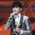 Leeteuk Wakili Super Junior Terima Piala Album Bonsang