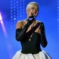 Rita Ora Bawakan Lagu 'Grateful'