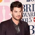 Adam Lambert di Red Carpet BRIT Awards 2015