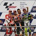 Andrea Dovizioso, Marc Marquez dan Valentino Rossi Pose di Podium Kemenangan