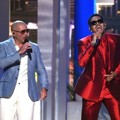 Kolaborasi Pitbull dan Chris Brown di Billboard Music Awards 2015