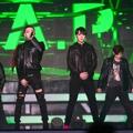 B.A.P Saat Tampil Nyanyikan Lagu 'Young, Wild & Free'
