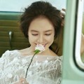 Song Ji Hyo Cantik Cium Bunga