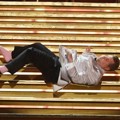 James Corden Jatuh Terguling di Tangga Grammy Awards 2017