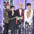 EXO Raih Piala Artist of Fan Choice – Group