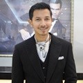 Sonny Septian Fitting Jas Pengantin di Grand Indonesia
