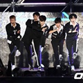 EXO Tampil Ganteng Bawakan Lagu 'Power' di Asia Song Festival 2017