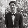 Song Joong Ki Tampak Bahagia di Foto Pre Wedding